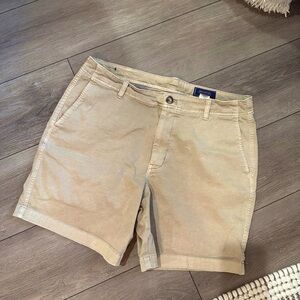 Vineyard Vines Men’s Khaki Shorts | Size 34